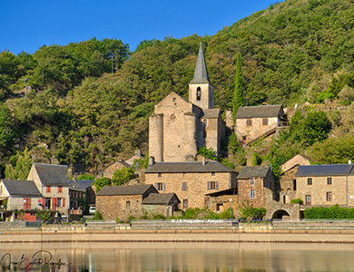 Vue de Brousse-le-Château, classé Plus Beau Village de France, aux alentours du Domaine L’Écrin Vert – Camping en Occitanie