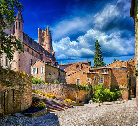 La cathédrale d'Albi est située à 45 km du camping familial l'Ecrin vert en Aveyron