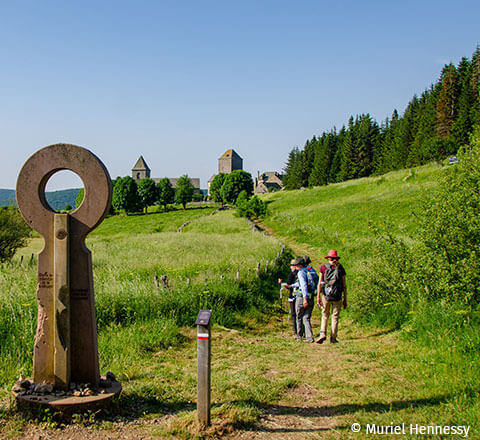 The Écrin Vert campsite, campsite with the Aveyron fishing label; offers various hiking routes