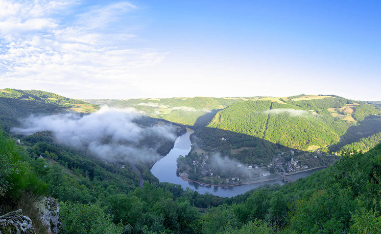 Domaine L’Écrin Vert, camping en Aveyron : vue aérienne de la vallée du Tarn
