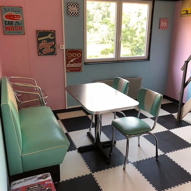 Intérieur du Lodge Confort 6 personnes : location vacances en Aveyron au Domaine L’Écrin Vert