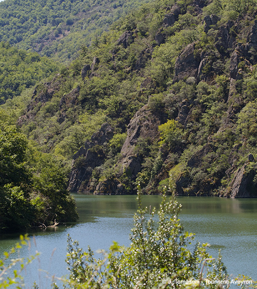 Les Raspes du Tarn : spot de pêche à proximité du Domaine L’Écrin Vert – Camping en Aveyron